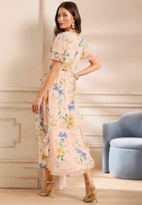 Love & Roses REGULAR FIT - RUFFLE V-NECK FLUTTER SLEEVE MIDI  - Rochie de zi - ivory floral
