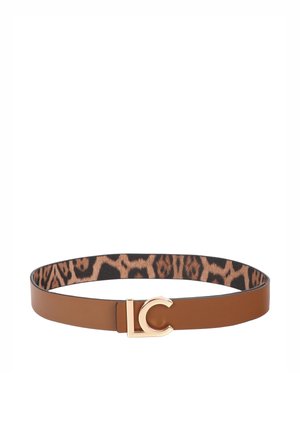 Cinturón de cuero marrón con hebilla LC dorada y forro interior con estampado de leopardo sobre fondo blanco.