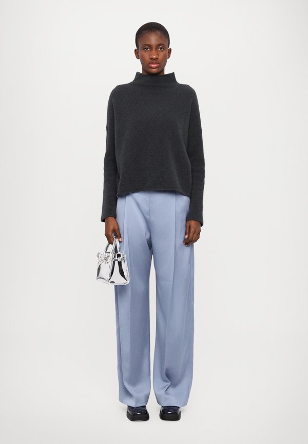 MIKA FUNNELNECK - Jumper3