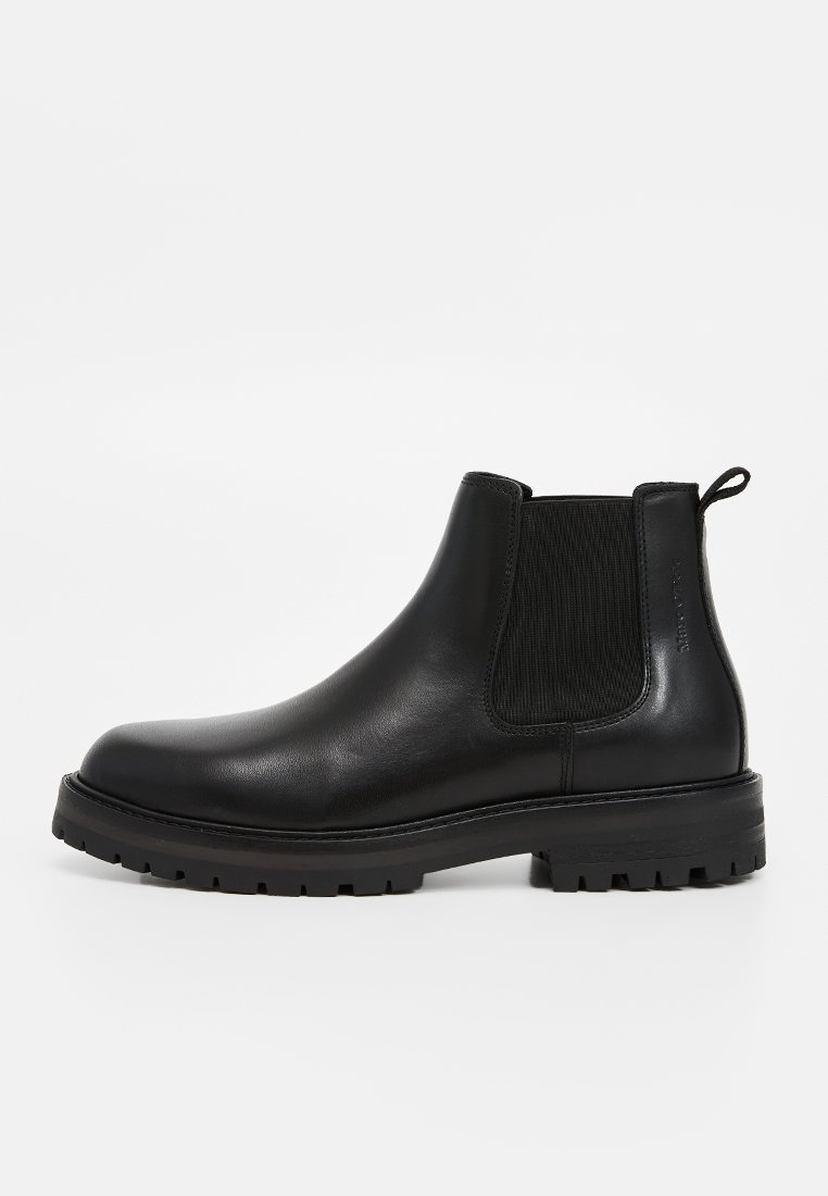 Schwarze Leder-Chelsea-Boots mit elastischem Seiteneinsatz, Zugschlaufe an der Ferse, runder Zehenform und dicker, robuster Sohle.