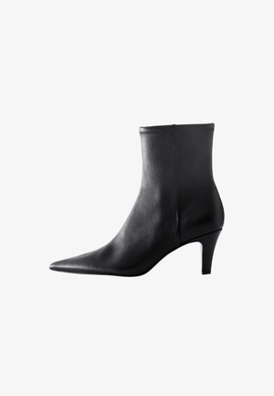 & OTHER STORIES, Bottines - black