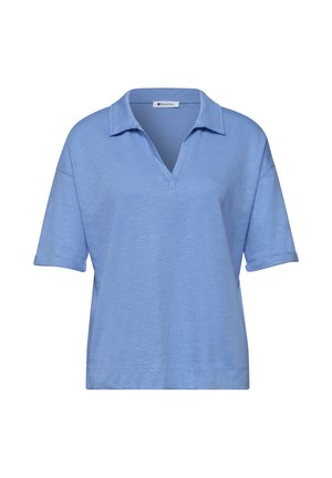 Polo bleu clair à manches courtes avec col en V ouvert, fabriqué en tissu doux texturé.