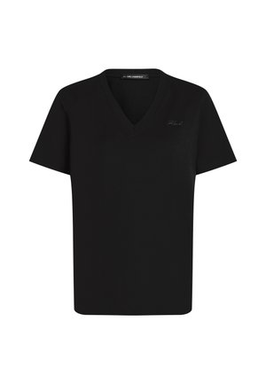 Sort kortærmet V-hals T-shirt med diskret "Karl" broderet på venstre bryst og mærke med mærke inden i kraven.