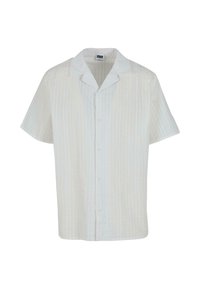 Camicia bianca a maniche corte con un sottile motivo a righe, chiusura con bottoni e colletto a punta. Il tessuto sembra leggero e traspirante.