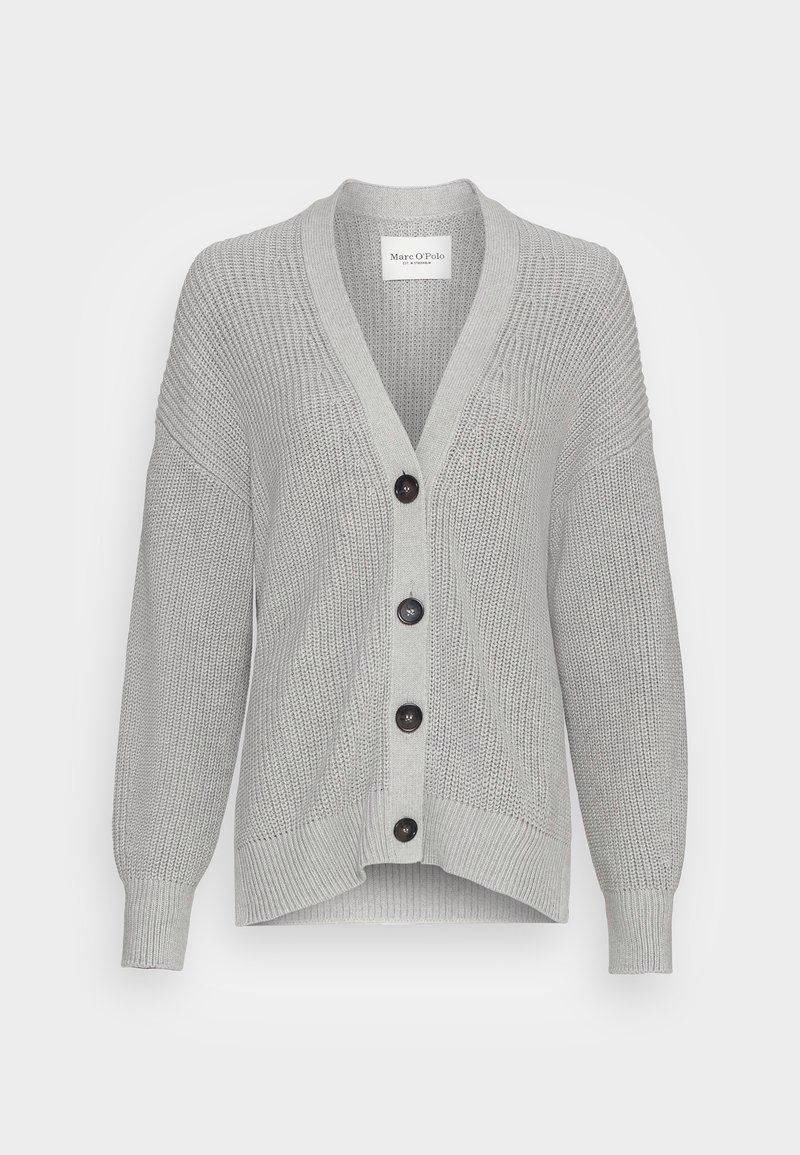 Cardigan gris clair en tricot avec décolleté en V, manches longues, poignets et ourlet côtelés, et quatre boutons foncés sur le devant.