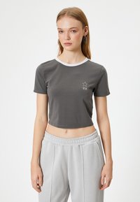 Koton - T-shirt z nadrukiem