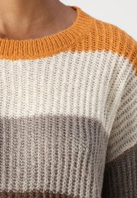 JDY JDYBADUT PULLOVER - Strickpullover - golden ochre