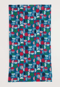 Textil multicolor con formas circulares y semi-circulares en rojo, verde, azul y rosa sobre un fondo azul con patrones a rayas.