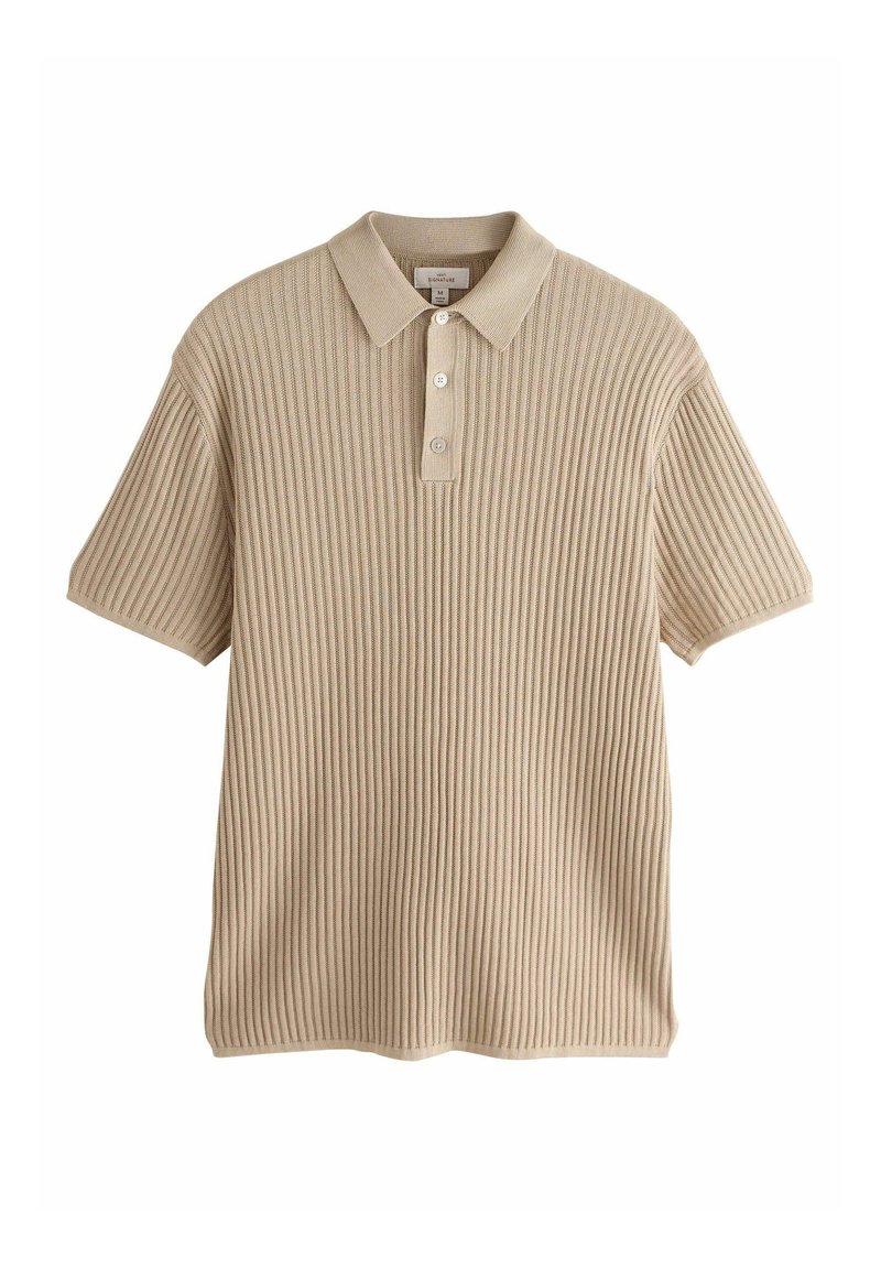 Beige ribbet polo skjorte med krave, tre-knaps lukning og korte ærmer. Lavet af struktureret strikket stof.