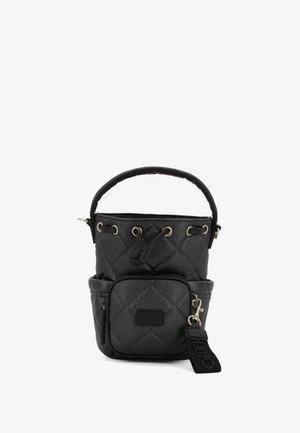 Borsa a tracolla nera trapuntata con manico arrotondato, accessori in oro e tasca frontale. Materiale testurizzato con una finitura elegante e dettaglio del logo.