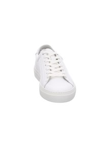 Weiße Ledersneaker mit runder Zehenpartie, flacher Gummisohle und passendem Schnürsenkel. Nahtdetails an den Seiten und minimalistisches Design.