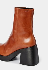 Vagabond BROOKE - Botins de salto alto - cognac