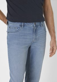 Thumbnail Image 4