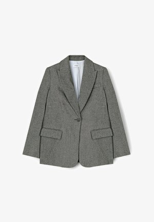 Szary żakiet z teksturowanej tkaniny, z pojedynczym zapięciem na guzik, klapami z wycięciem oraz dwiema przednimi kieszeniami. Podszyty jasną, prążkowaną podszewką.