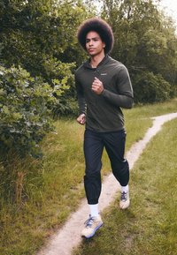 Patagonia AIRSHED PRO - Vetrovka - pine needle green