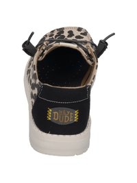 Buty wsuwane w print zebry z beżową cholewką z płótna, czarną pętelką na pięcie, elastycznymi sznurowadłami i teksturowaną białą gumową podeszwą.