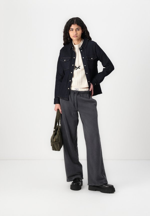 VMLIV FITTED SHIRT - Button-down blouse2