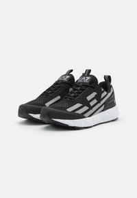 EA7 Emporio Armani ULTIMATE KOMBAT UNISEX - Sportbačiai - black/silver
