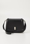 ARIELL SADDLE  - Borsa a tracolla - black