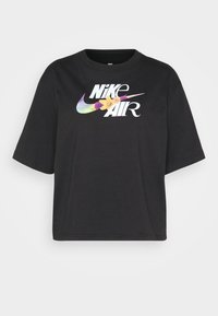 Svart kortärmad crop top i bomull med en flerfärgad Nike-logotyp som har blommotiv. Rund halsringning, avslappnad passform och enkel design.