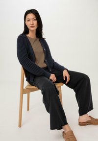 hessnatur Langarmshirt - camel