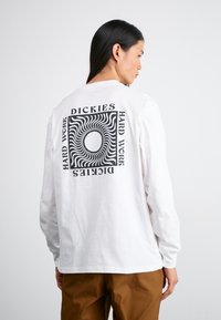 Dickies OATFIELD TEE - Pikkade varrukatega topp - white