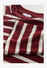 Non sélectionné, red and ecru stripe