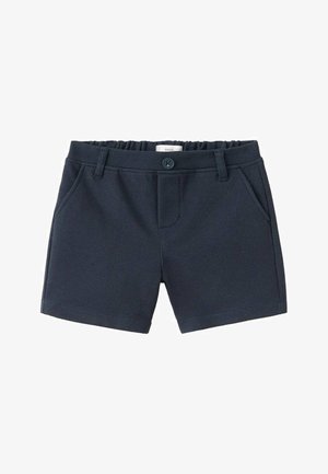 Marineblå børneshorts med knaplukning, bæltestropper, elastik i taljen og sidelommer på hvid baggrund.