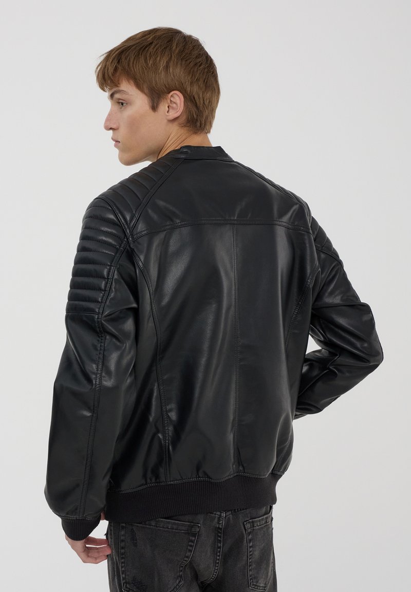 Terranova COREANO Giacca in similpelle nero