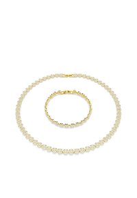 Goldfarbene Halskette und Armband-Set mit runden klaren Kristallakzenten, polierter Oberfläche und sicheren Verschlüssen, das elegante Designdetails präsentiert.