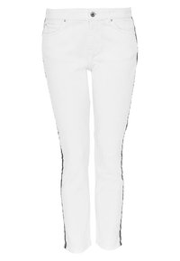 Bílé džíny z denimu s úzkým střihem, s černými bočními pruhy. Design obsahuje klasické kapsy a zapínání na knoflík.