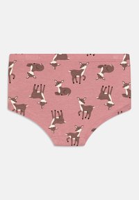 Lyserøde undertøj med et gentaget mønster af brune hjorte i forskellige stillinger. Fremstillet af blødt materiale med en glat tekstur.