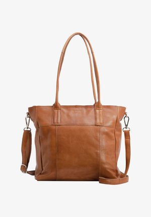 Sac fourre-tout en cuir marron avec des poignées supérieures doubles, une bandoulière réglable et une texture lisse. Présente des coutures contrastées et une forme structurée.