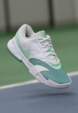 COURT LITE 4  - Zapatillas de tenis para todas las superficies - white/mint foam/cannon