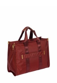 Borsa tote rettangolare bordeaux con due manici, angoli rinforzati e una tracolla orizzontale esterna su sfondo bianco.