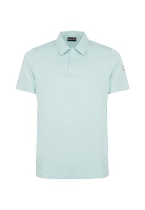 Polo a maniche corte color azzurro chiaro con tre bottoni e colletto, con una piccola toppa con logo sulla manica sinistra.