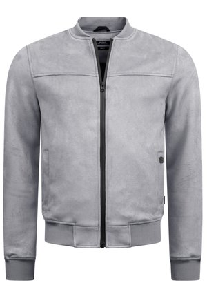 Veste bomber grise en tissu doux et texturé. Présente une fermeture éclair à l’avant, des poignets côtelés et un léger éclat, avec un logo subtil sur le côté.