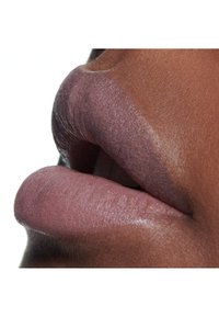 MAC POWDER KISS LIQUID LIPCOLOUR - Liquid Lipstick - it´s personal