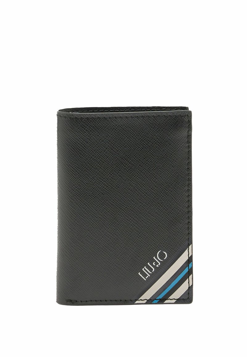 Portefeuille en cuir noir avec une finition texturée, présentant des rayures diagonales en bleu, blanc et noir, et un logo argenté dans le coin inférieur.