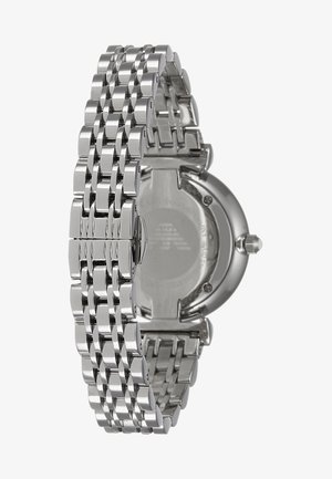 Zilveren metalen horloge met een geschakelde armband en een ronde kast. De achterkant heeft een glad oppervlak met licht gegraveerde merkinformatie.