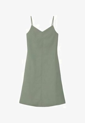 Simpel ærmeløs A-formet kjole i salviegrøn med tynde spaghetti-stropper og V-udskæring.