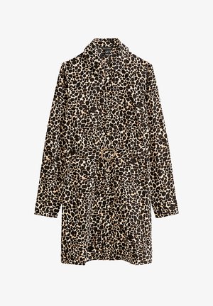 Vestido camisa de manga larga con estampado de leopardo, cuello, botones en la parte delantera, bolsillos en el pecho y un cinturón con hebilla redondeada en la cintura.