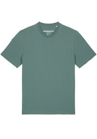 T-shirt vert à manches courtes en tissu doux avec un col rond. Présente une texture subtile et un ourlet droit.