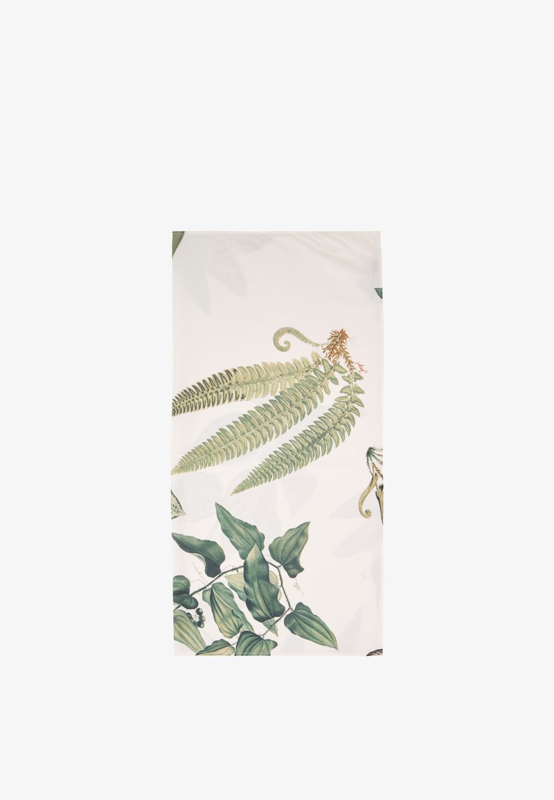 Tissu blanc avec des feuilles de fougère vertes et d'autres illustrations botaniques aux couleurs douces et naturelles sur une surface lisse.
