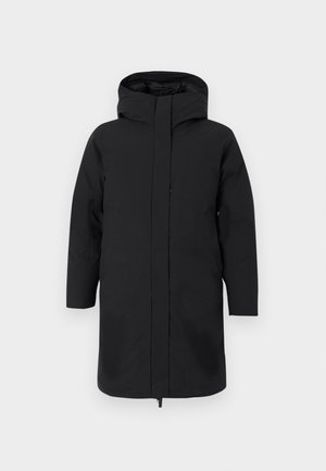 Manteau noir long imperméable avec capuche, doté d'une fermeture éclair à l'avant et d'une coupe droite. Texture lisse sans motifs ni embellissements visibles.