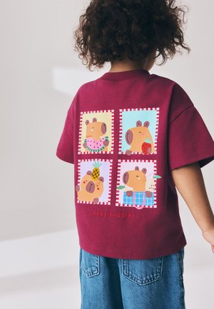 Next, REGULAR FIT - SHORT SLEEVE  - T-shirts print - burgundy capybara