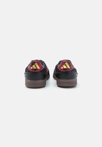 adidas Performance PREDATOR FREESTYLE CNY - Beltéri futballcipő - core black/multicolor/gold metallic