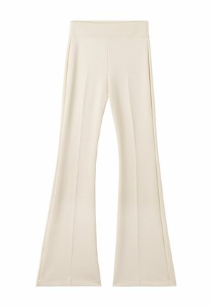 Pantalones acampanados en un color beige claro, hechos de una tela suave y elástica, con una cinturilla ancha y costuras verticales sutiles.