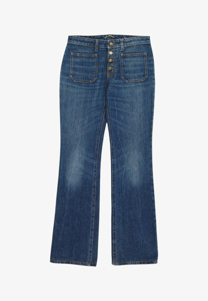 Jean en denim bleu avec braguette à boutons, deux poches plaquées à l'avant et jambes légèrement évasées.