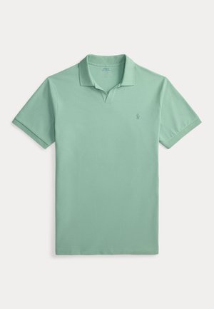 Īsām piedurknēm mintzaļš polo krekls ar apkakli, V veida izgriezumu un nelielu izšūtu logotipu krūtīs.